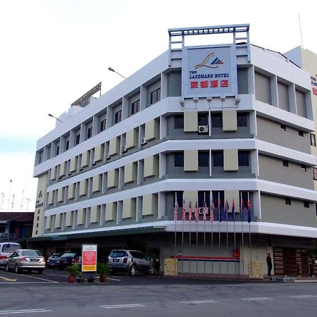 The Landmark Hotel Batu Pahat Bagian luar foto