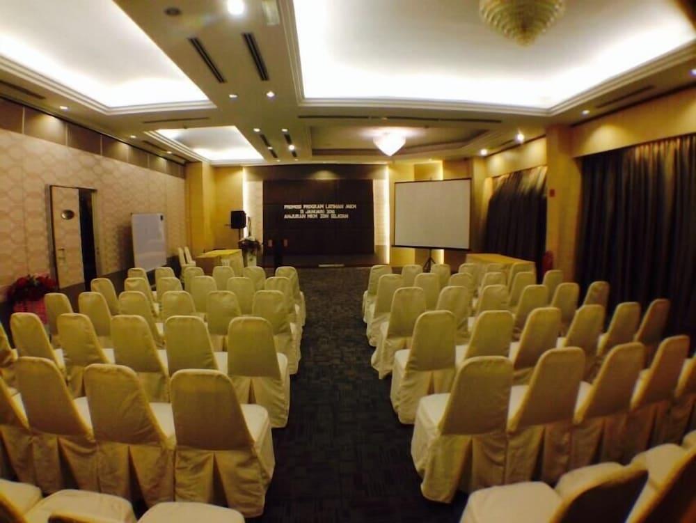 The Landmark Hotel Batu Pahat Bagian luar foto