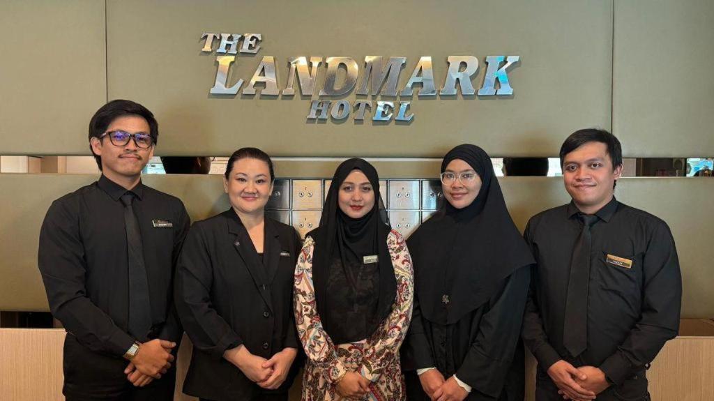 The Landmark Hotel Batu Pahat Bagian luar foto