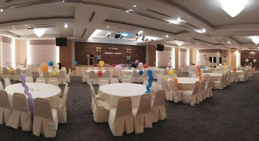 The Landmark Hotel Batu Pahat Bagian luar foto