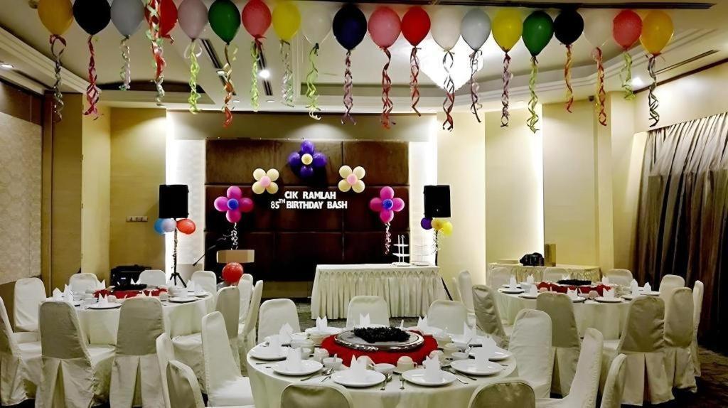 The Landmark Hotel Batu Pahat Bagian luar foto