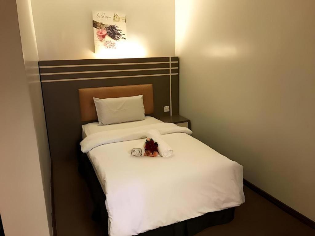 The Landmark Hotel Batu Pahat Bagian luar foto