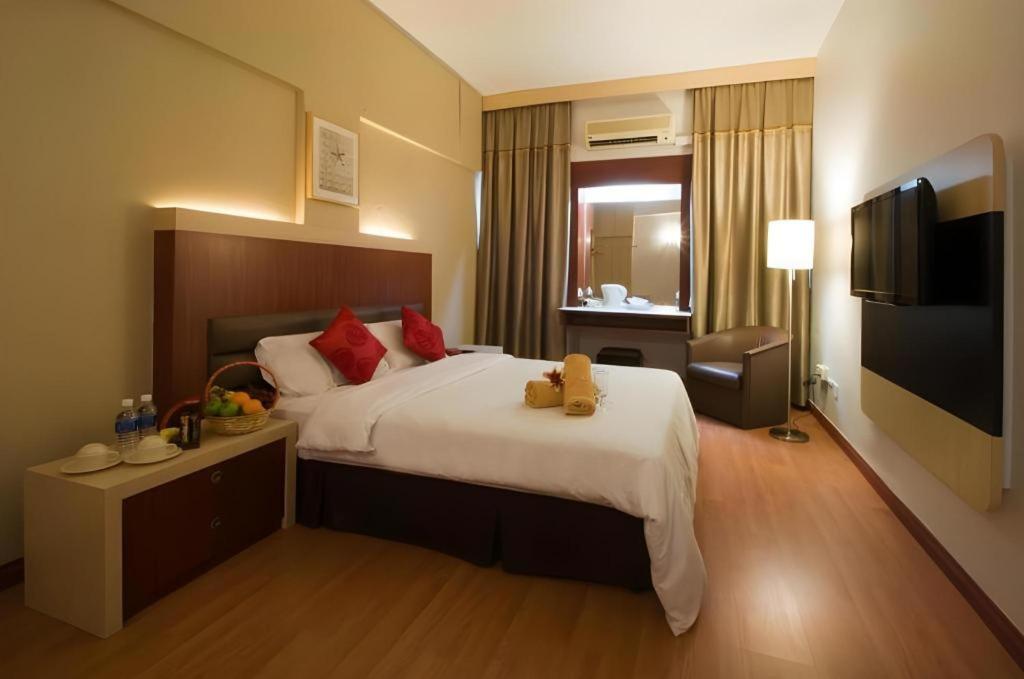 The Landmark Hotel Batu Pahat Bagian luar foto