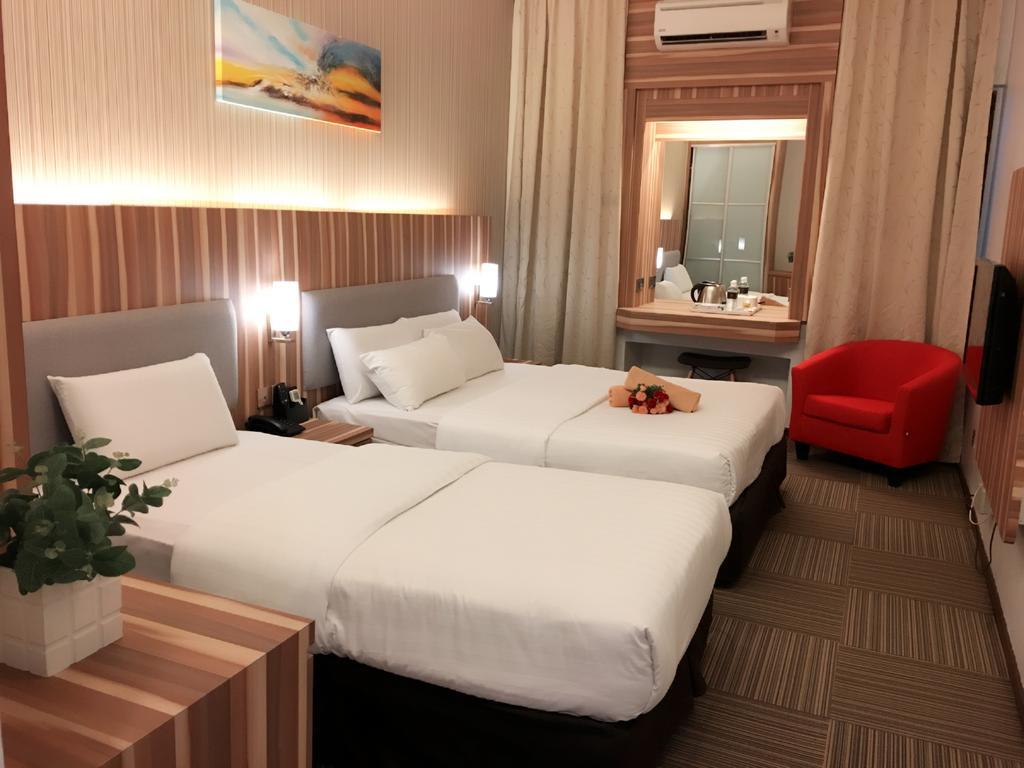 The Landmark Hotel Batu Pahat Bagian luar foto