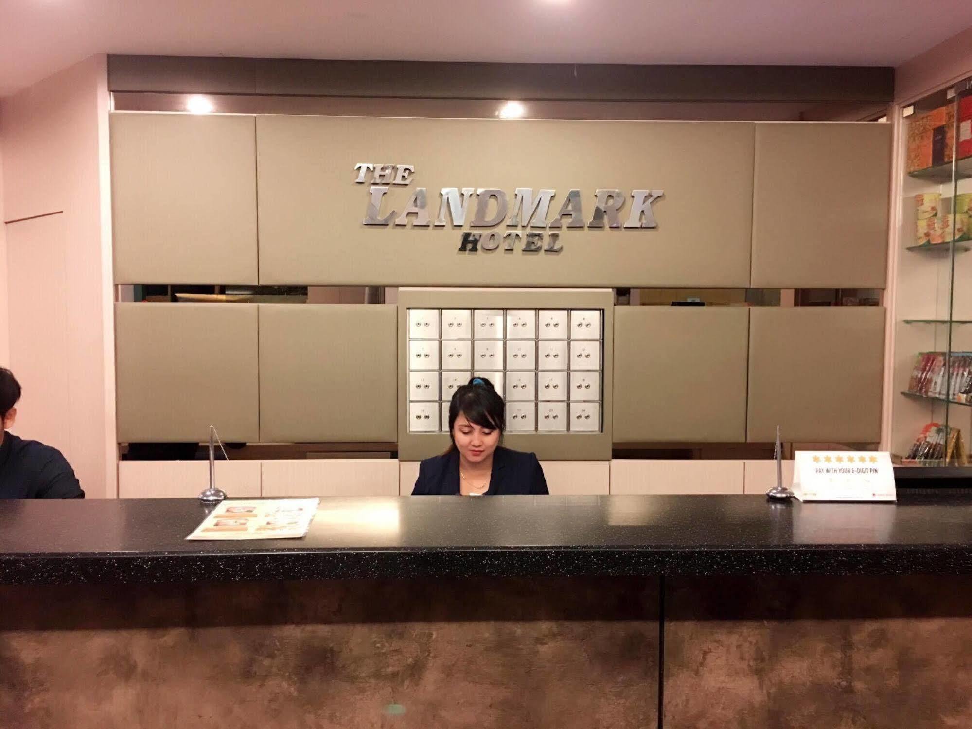 The Landmark Hotel Batu Pahat Bagian luar foto