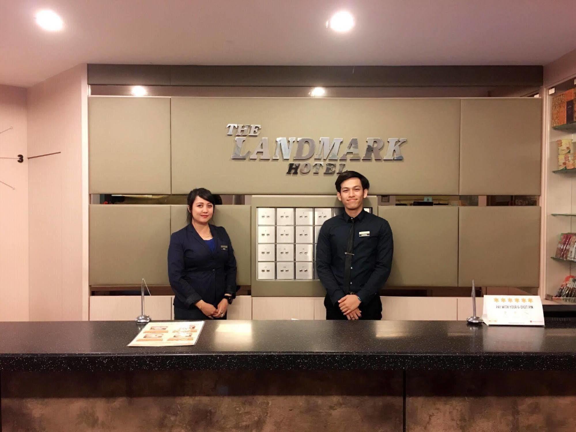 The Landmark Hotel Batu Pahat Bagian luar foto