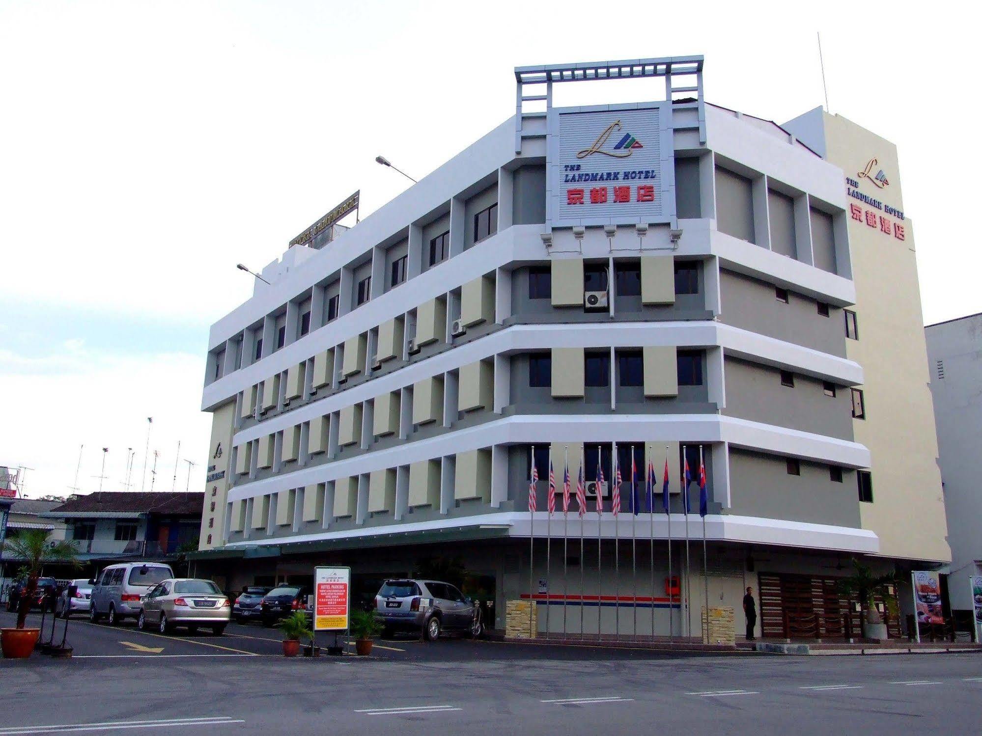 The Landmark Hotel Batu Pahat Bagian luar foto